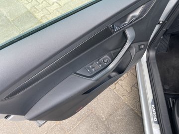 Karoq 1.5 TSI ACT Sportline DCC ACC AUT Navi LED – Bild 8