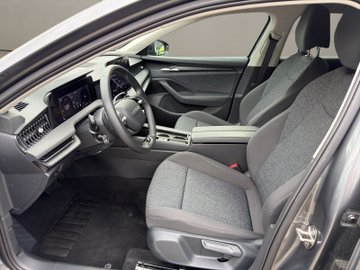 Superb Combi 2.0 TDI DSG Essence AHK Navi PDC RFK – Bild 7