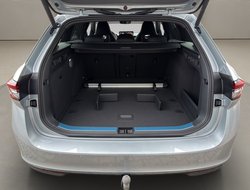 Superb Combi 2.0 TDI DSG Sportline DCC AHK Navi