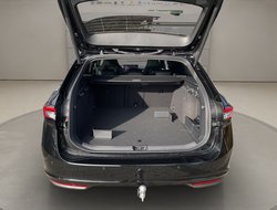 Superb Combi Sportline DCC Pano AHK Traveller