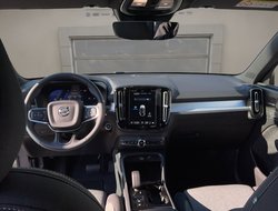 XC40 B3 Plus Black Edition ACC AHK AUT Kam. Navi