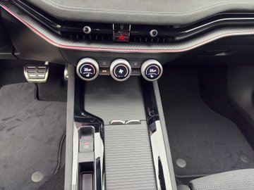 Superb Combi Sportline Navi DCC ACC AHK eSitz – Bild 14