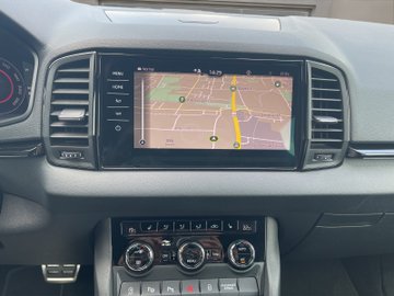 Karoq 1.5 TSI ACT Sportline DCC ACC AUT Navi LED – Bild 12
