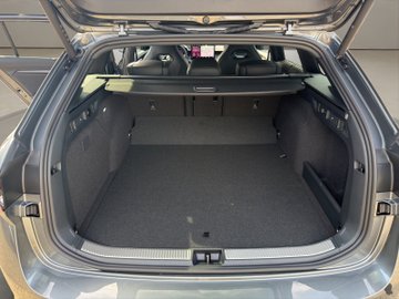 Superb Combi Sportline iV DCC Pano AHK Navi eHeck – Bild 19