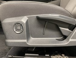 Q4 40 e-tron Basis ACC AUT Kam. Navi Pano HUD LM