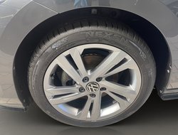 Golf VIII 1.5 eTSI R-Line R-Line AUT Kam. LED LM
