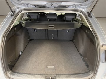 Golf VIII Variant 1.5 eTSI  W Life ACC AHK AUT – Bild 17