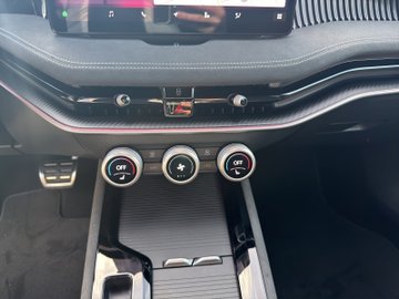 Superb Combi Sportline iV DCC Pano AHK Navi eHeck – Bild 11