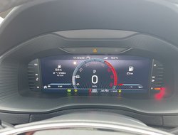 Karoq 2.0 TDI 4x4 Selection ACC AHK AUT Navi LED