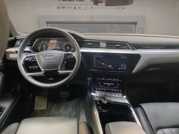 Q8 e-tron Sportback  55 quattro S-Line Pano AUT – Bild 16