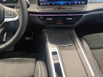 Passat Variant 2.0 TDI  Business DCC ACC AHK LM – Bild 14