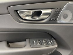 XC60 B5 (E6e) Ultra Dark ACC AHK AUT Kam. Leder
