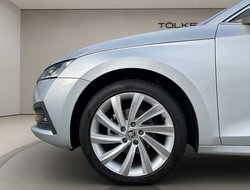 Octavia Combi 2.0 TDI Style ACC AHK Navi Pano LM