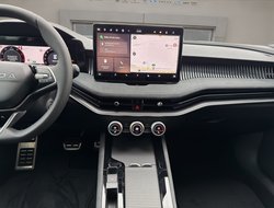 Superb Combi 2.0 TDI DSG Sportline DCC AHK Navi