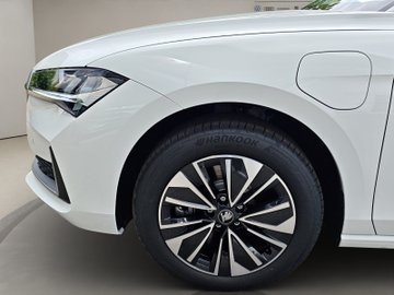 Superb Combi 1.5 TSI DSG iV DCC ACC AHK Massage – Bild 6