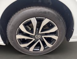 Golf VIII 1.0 eTSI Active ACC AHK AUT Kam. Navi