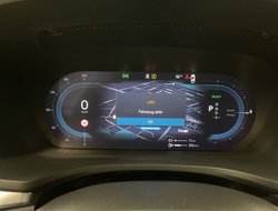 V60 Kombi T6 Twin Engine Ultra Dark Recharge ACC