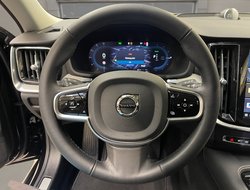 V60 Kombi T6 Twin Engine Ultra Dark Recharge ACC