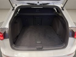 Golf VIII Variant 1.5 eTSI R-Line R-Line IQLight