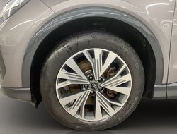 Q4 Sportback 50 quattro e-tron Basis AUT Navi LM