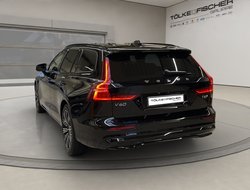 V60 Kombi T6 Twin Engine Ultra Dark Recharge ACC