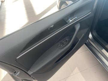 Passat Variant DSG TDI Business DCC ACC AHK LM – Bild 9