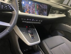 Q4 40 e-tron Basis ACC AUT Kam. Navi Standh. HUD