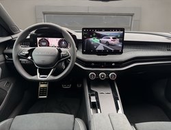 Superb Combi 2.0 TDI DSG Sportline DCC AHK Navi