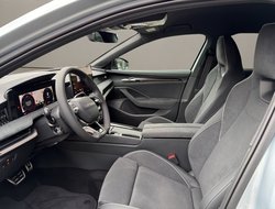 Superb Combi 2.0 TDI DSG Sportline DCC AHK Navi