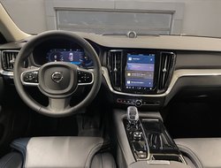 V60 Kombi T6 Twin Engine Ultra Dark Recharge ACC