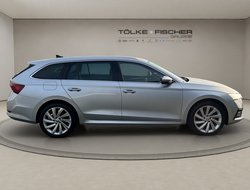 Octavia Combi 2.0 TDI Style ACC AHK Navi Pano LM