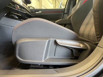 Golf VIII 2.0 TSI GTI ACC AUT Kam. Navi Sportp. – Bild 10
