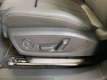 Q4  e-tron performance W AHK AUT Navi Sportp. LM – Bild 10