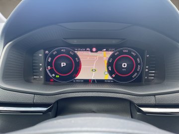 Karoq 1.5 TSI ACT Sportline DCC ACC AUT Navi LED – Bild 11