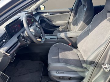 Superb Combi Sportline iV DCC Pano AHK Navi eHeck – Bild 7