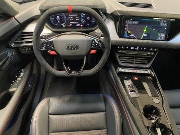 RS e-tron GT performance 620 kW ACC AUT Kam. 360 – Bild 16