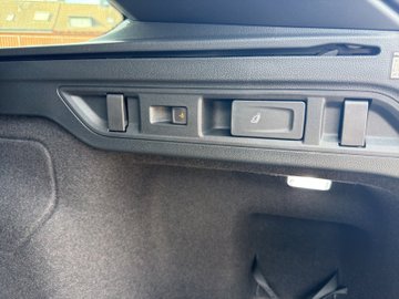 Superb Combi Sportline iV DCC Pano AHK Navi eHeck – Bild 14