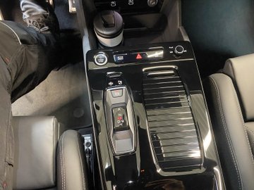 Q6 e-tron quattro W S-Line business Pano S-line – Bild 14