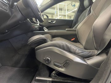 XC60 T8 PHEV R Design Plus Dark ACC AUT Kam. Navi – Bild 10