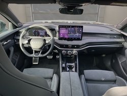Superb Combi Sportline DCC Pano AHK Traveller