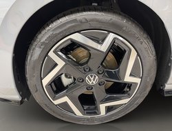Golf R-Line Black Style 1.5 l eTSI DSG ACC AUT LM