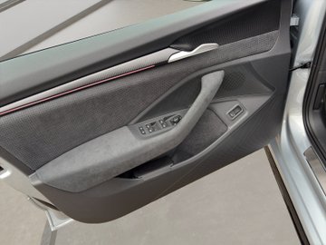 Superb Combi Sportline Navi DCC ACC AHK eSitz – Bild 15