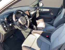 XC40 B3 Plus Black Edition ACC AHK AUT Kam. Navi