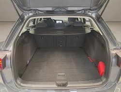 Golf VIII Variant 1.5 eTSI Style ACC AUT Navi LM