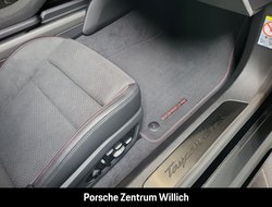 Taycan GTS HA-Lenkung Active-Ride Head-Up