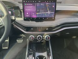 Superb Combi Sportline DCC Pano AHK Traveller
