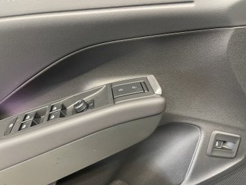 T-Roc R-Line 1.5 l eTSI OPF DSG R-Line IQLight – Bild 9