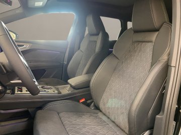 Q4 quattro  e-tron W Pano AHK AUT Navi Pano HUD – Bild 8