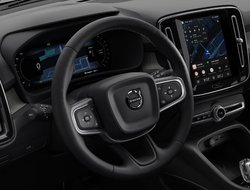 XC40 B3 Plus Dark Licht Paket ACC AUT Kam. 360