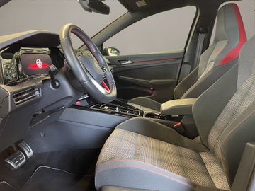 Golf VIII 2.0 TSI GTI ACC AUT Kam. Navi Sportp. – Bild 8